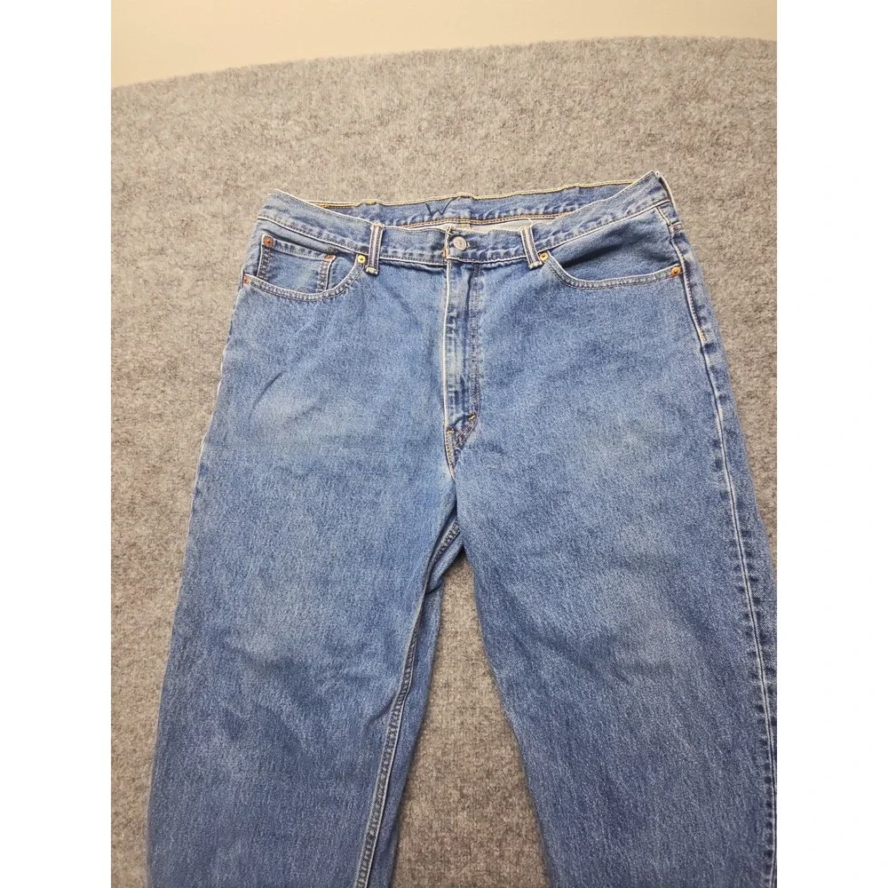 Levis 550 Jeans Men 42x32 (40x31) Straight Leg Medium Wash